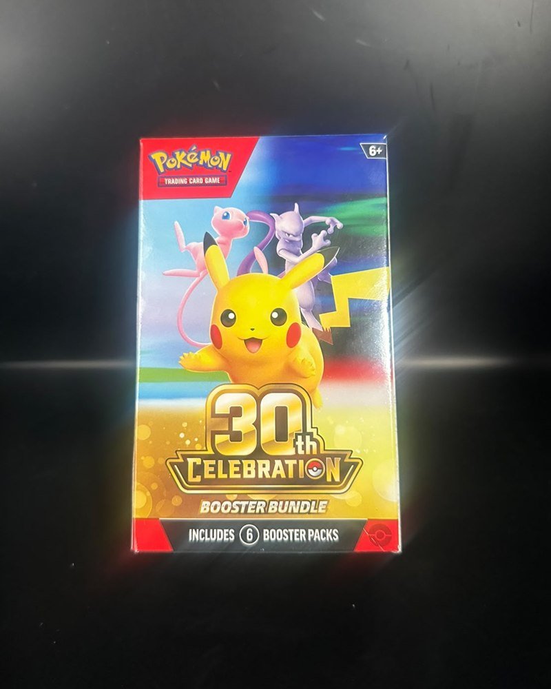 Caja sellada en inglés con 6 sobres de la expansión 30th Celebration