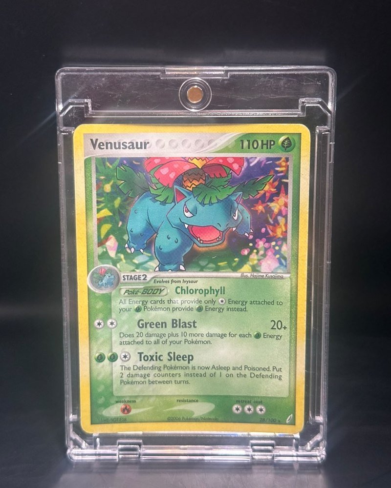 EX Crystal Guardians 28/100, Rare. Incluye estuche magnético de protección 100pt