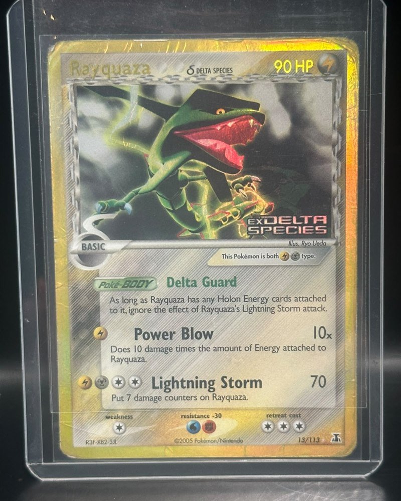 EX Delta Species 13/113, Reverse Holo con el sello del set. Incluye estuche de protección (mica rígida)