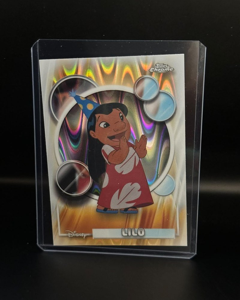 Lilo & Stitch · Topps Chrome Disney 2026 #149, paralelo RayWave Refractor