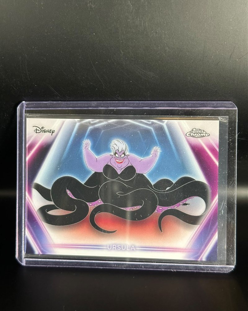 La Sirenita · Topps Disney Neon 2026, variante Chrome Neon Etch CNE-176