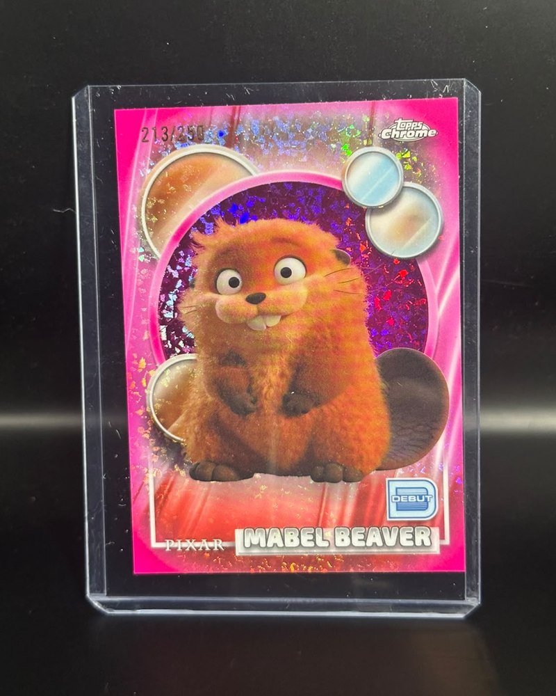 Hoppers (Pixar) · Topps Chrome Disney 2026 #110, Debut, Pink Mini Diamond numerada 213/250
